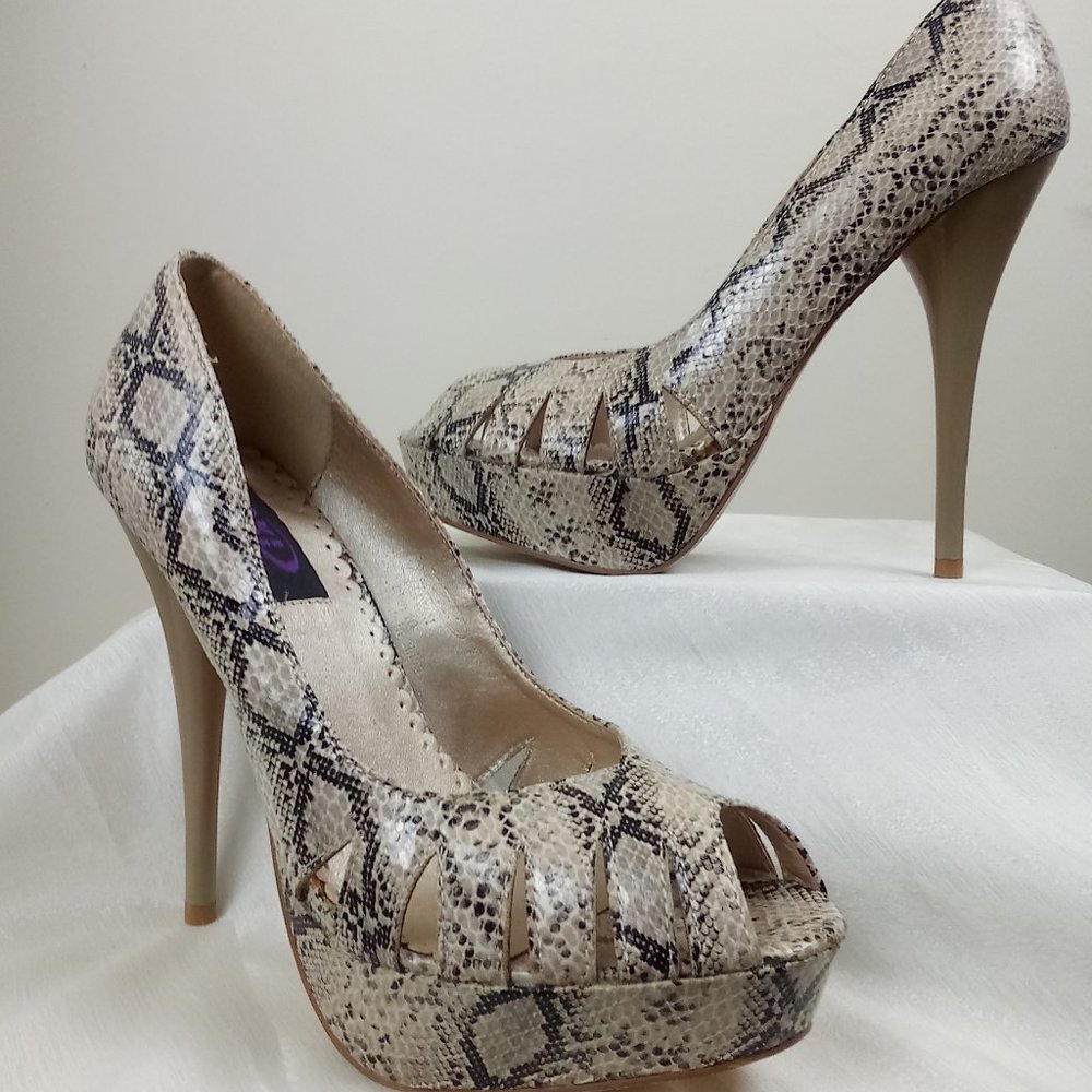 Snake print ladies shoe